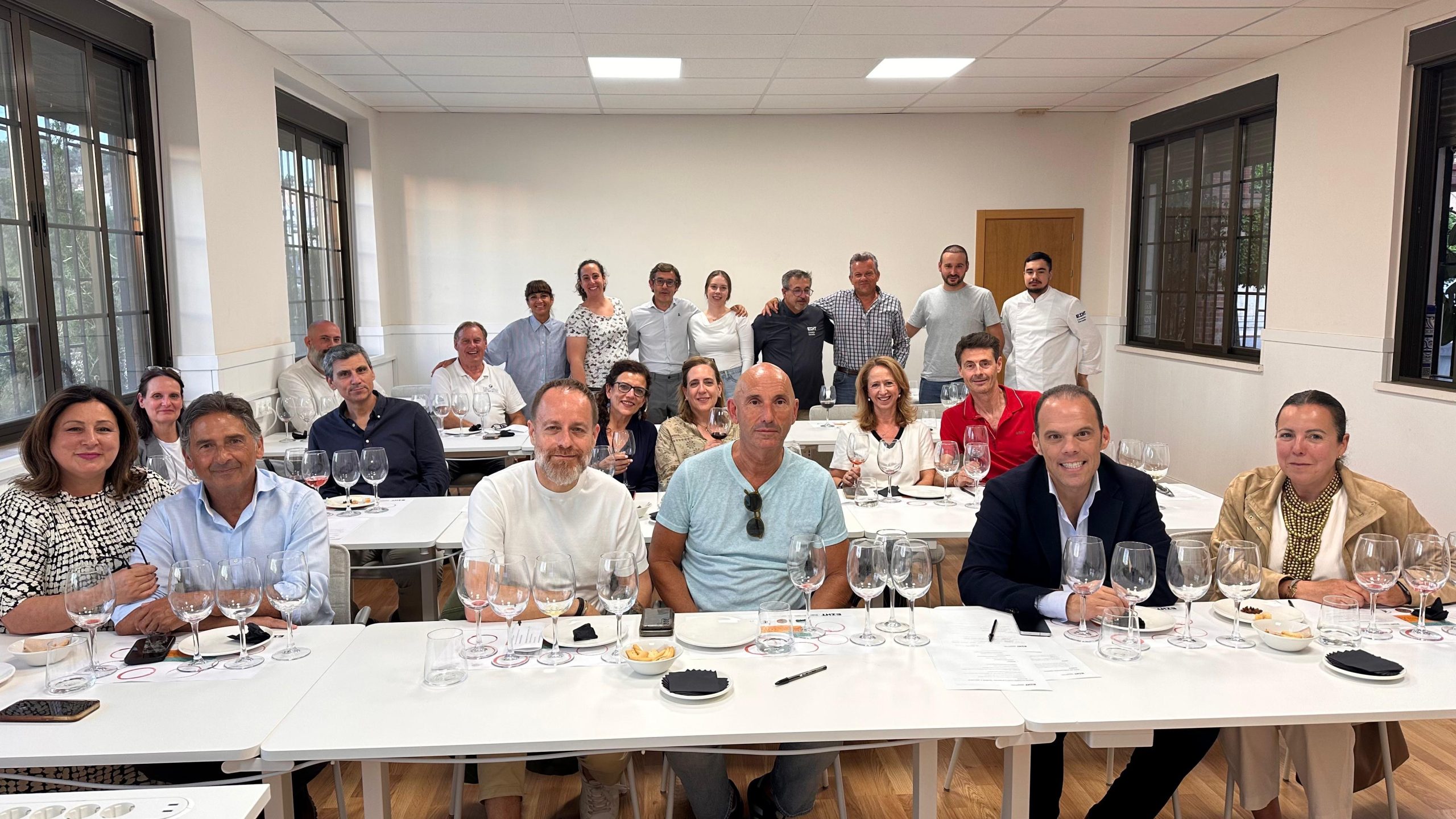EIHT celebra una nueva experiencia gastronómica en torno a los vinos y quesos de Málaga